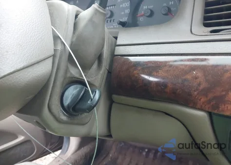 2005 Mercury Grand Marquis Gs z USA, uszkodzony, nr VIN 2MEFM74W35X652821